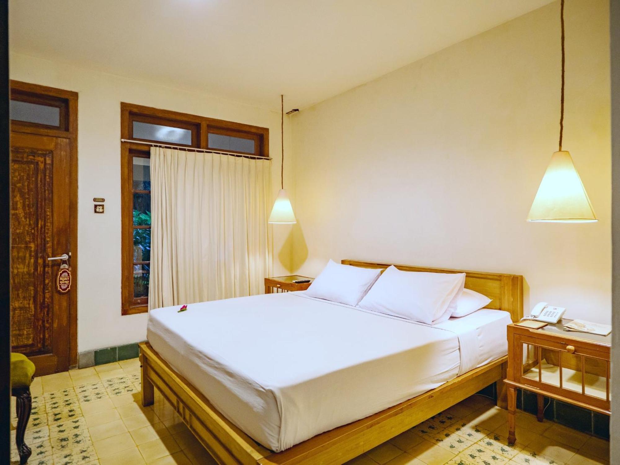 Hotel Tugu Blitar Buitenkant foto