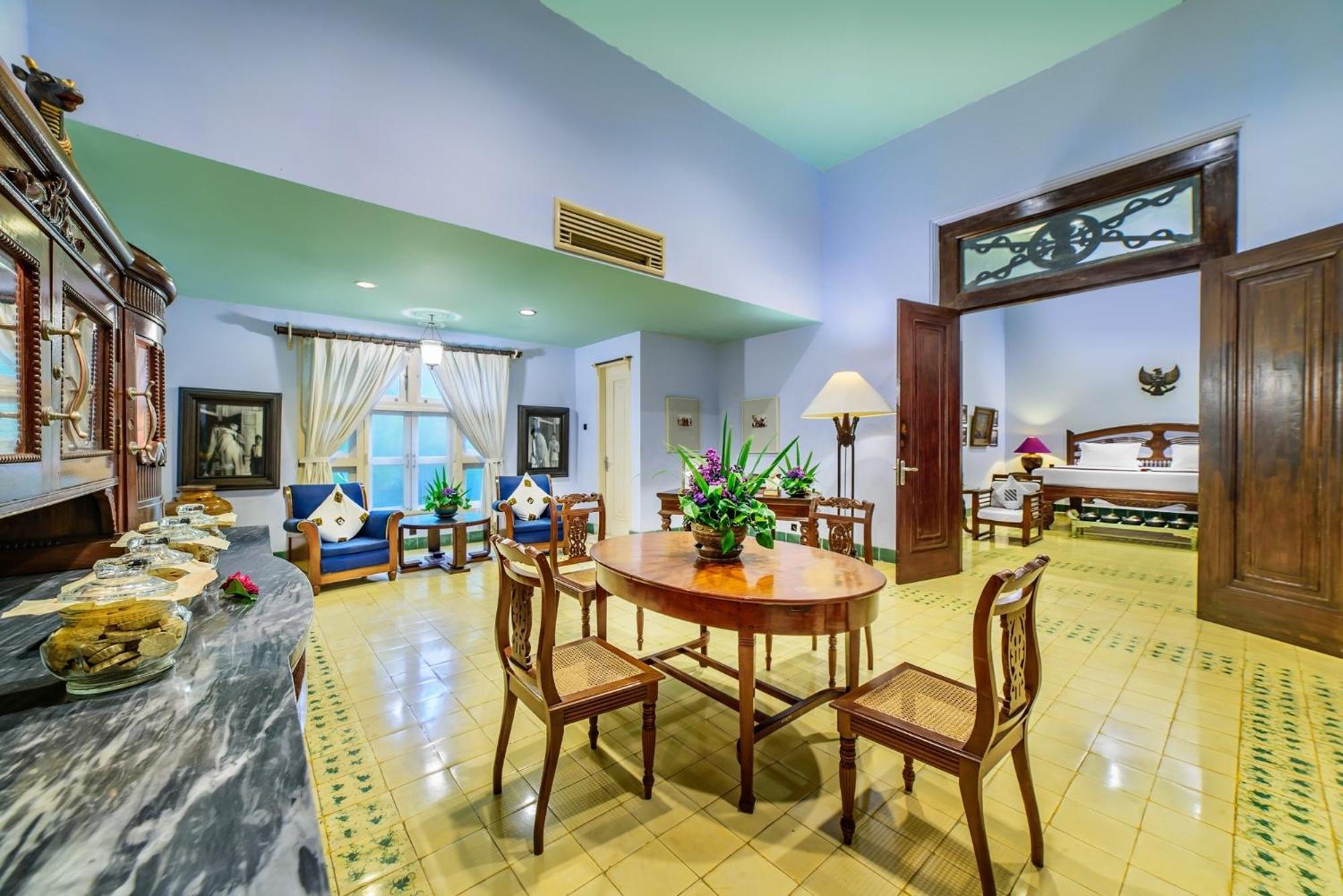 Hotel Tugu Blitar Buitenkant foto