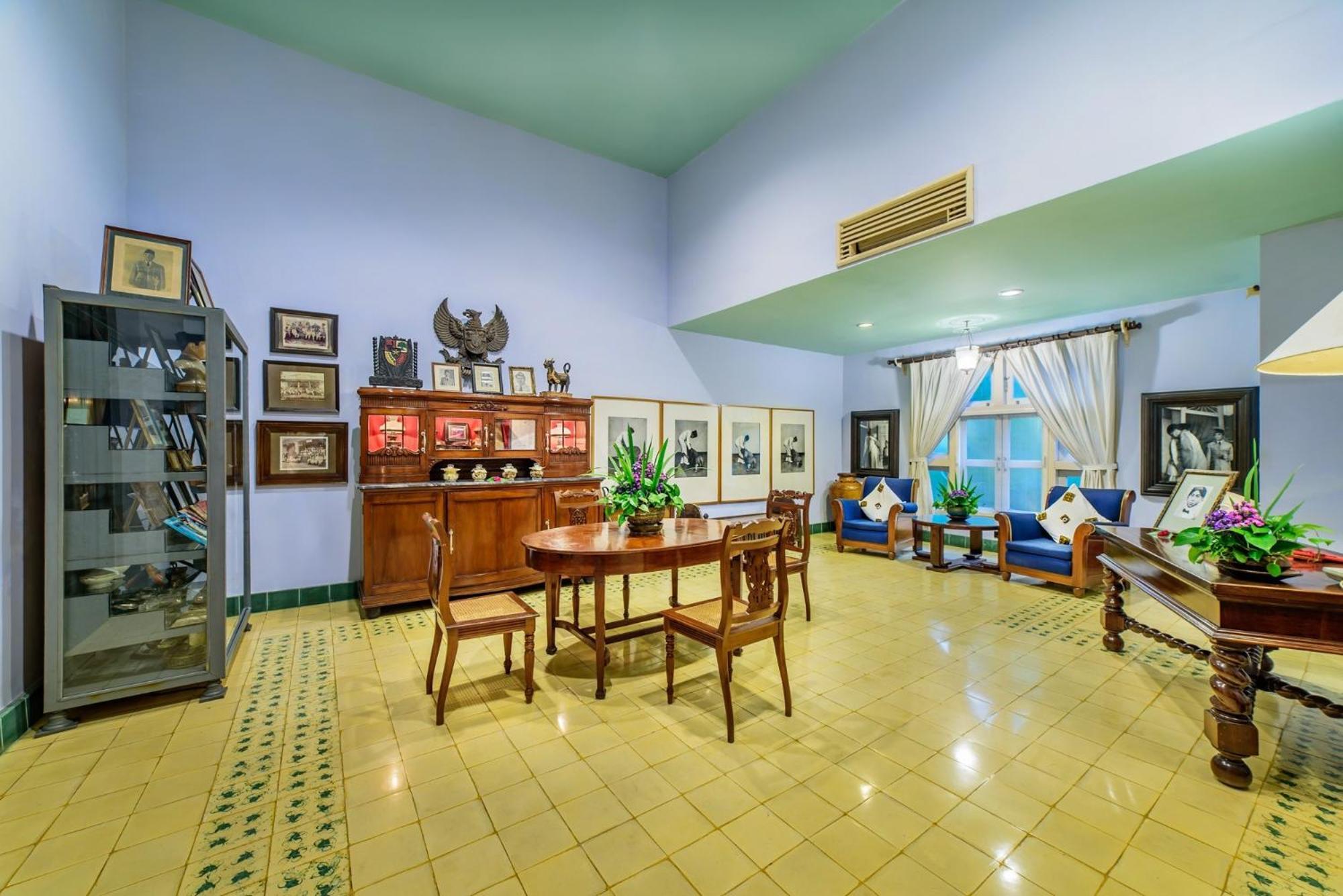 Hotel Tugu Blitar Buitenkant foto