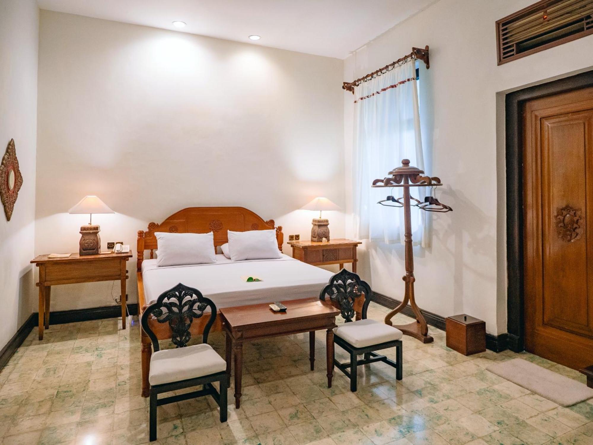 Hotel Tugu Blitar Buitenkant foto