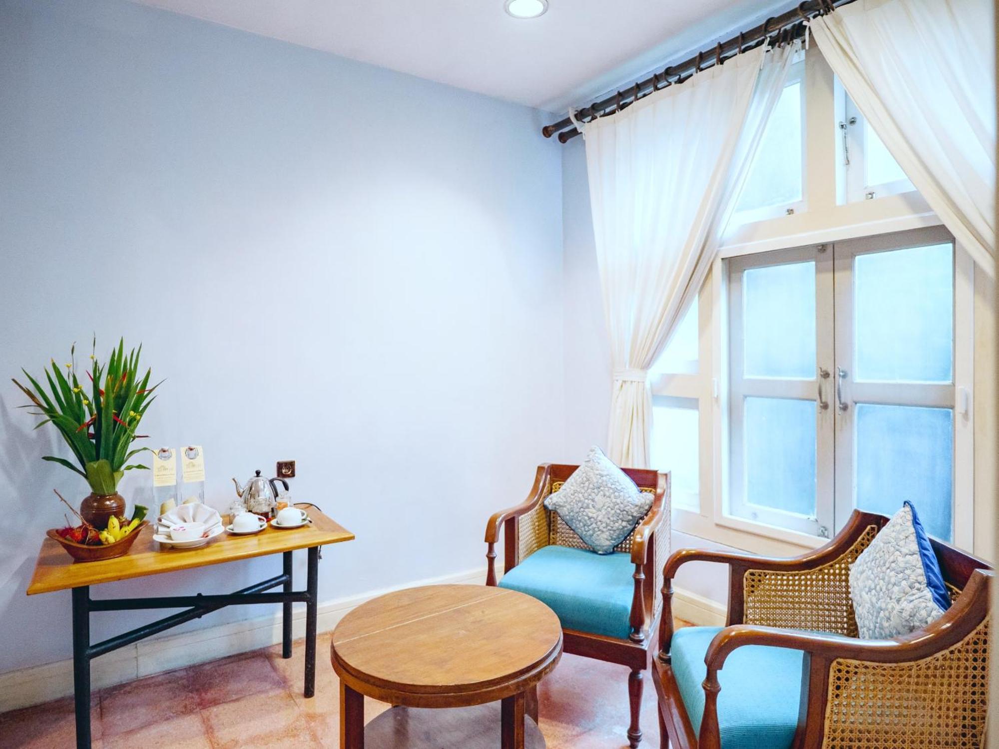 Hotel Tugu Blitar Buitenkant foto