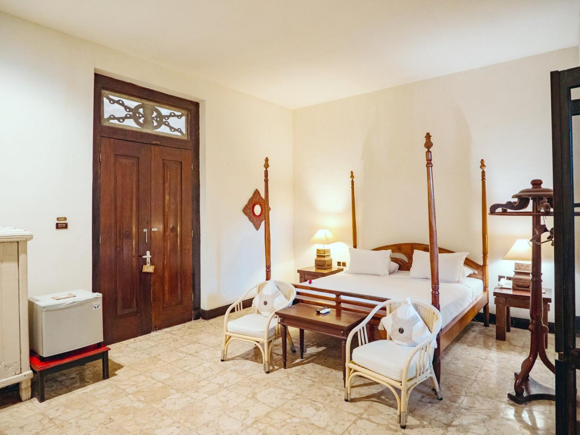 Hotel Tugu Blitar Buitenkant foto