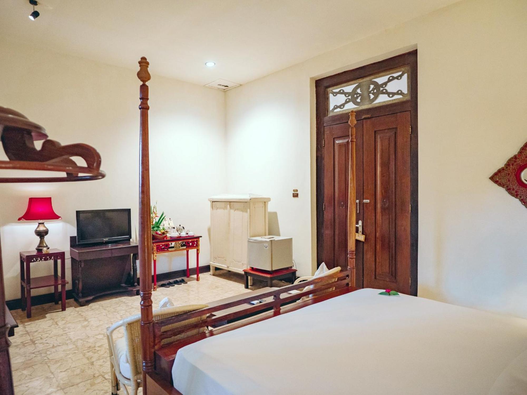 Hotel Tugu Blitar Buitenkant foto