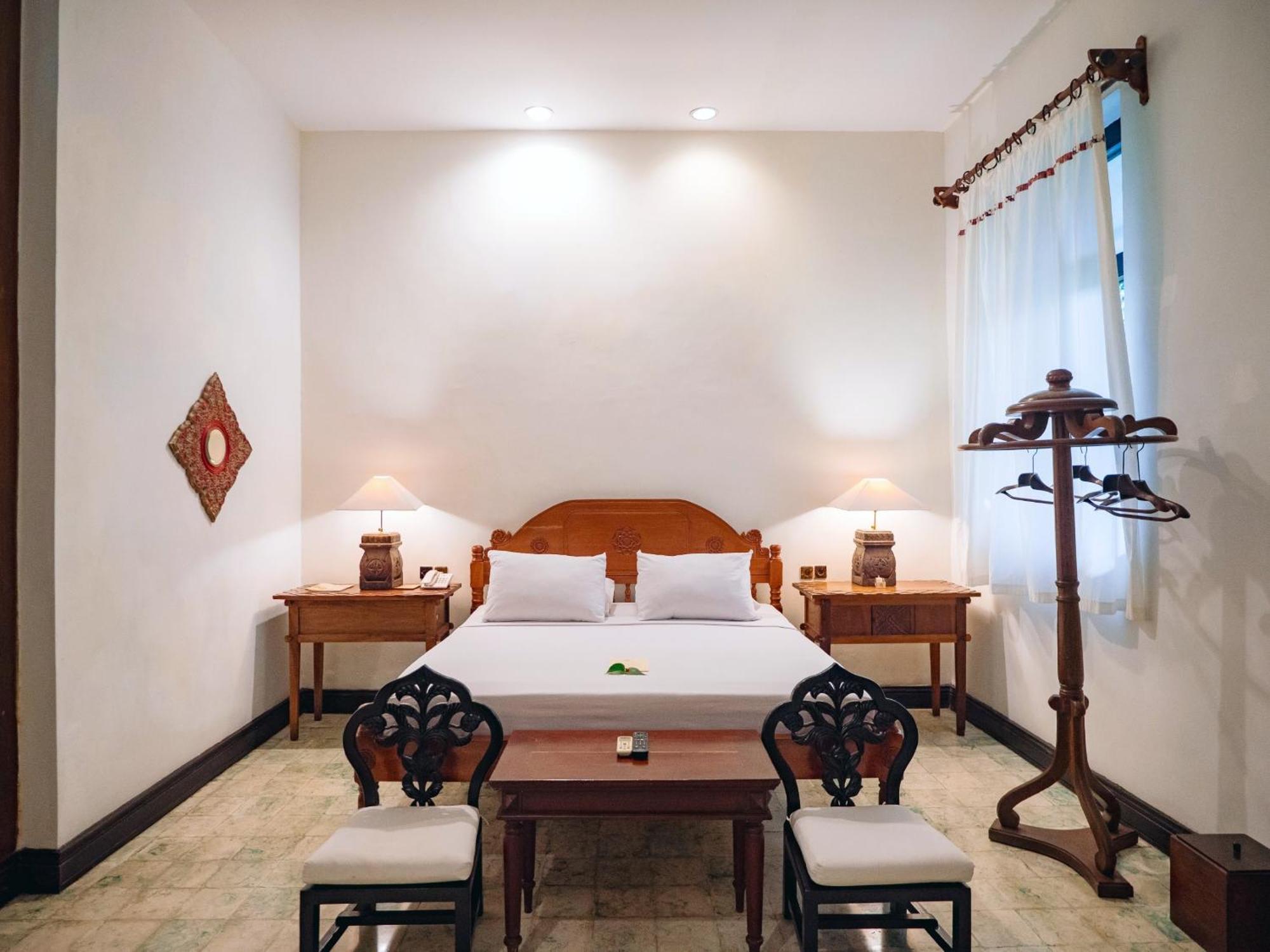 Hotel Tugu Blitar Buitenkant foto