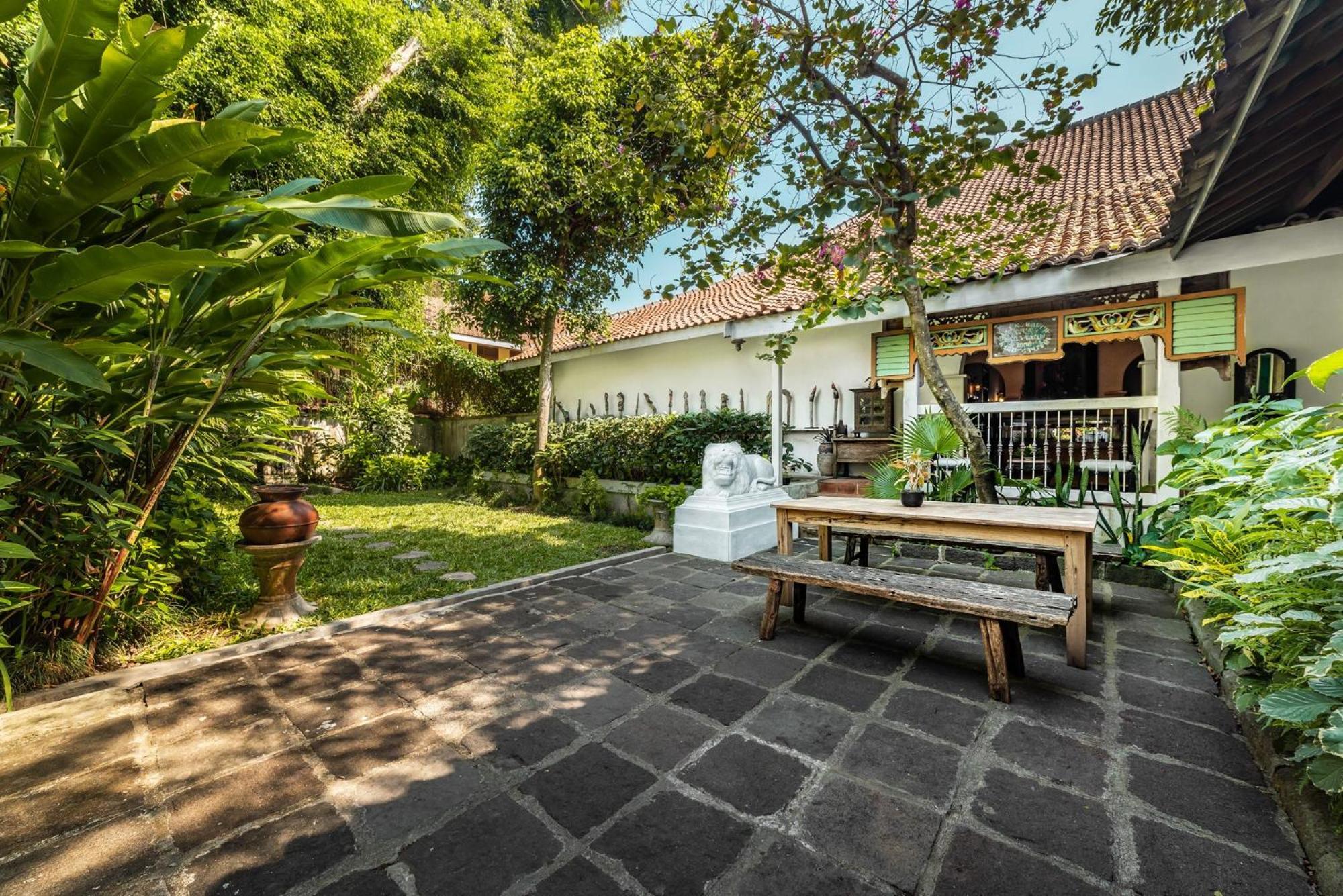 Hotel Tugu Blitar Buitenkant foto