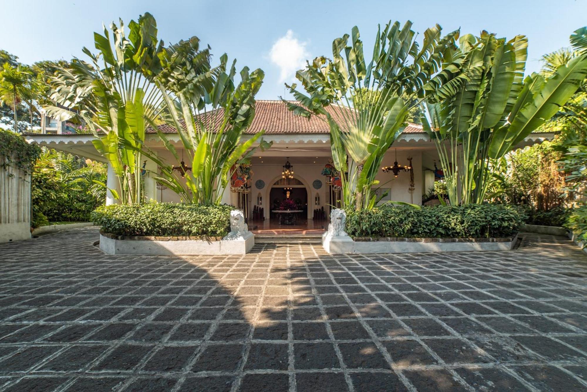 Hotel Tugu Blitar Buitenkant foto