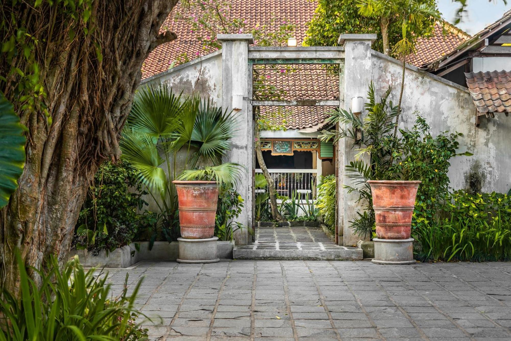 Hotel Tugu Blitar Buitenkant foto